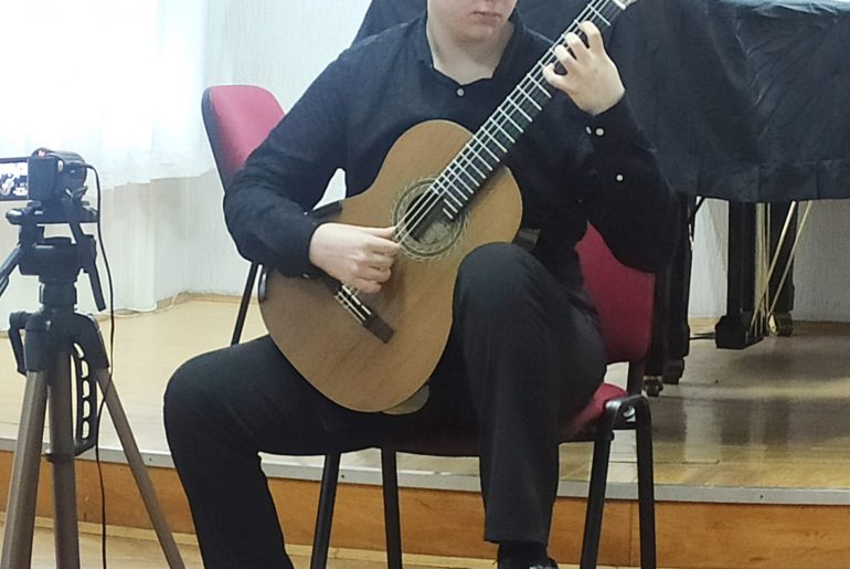 Апсолвент мастер студија гитаре Михаило Дашић одржао солистички концерт