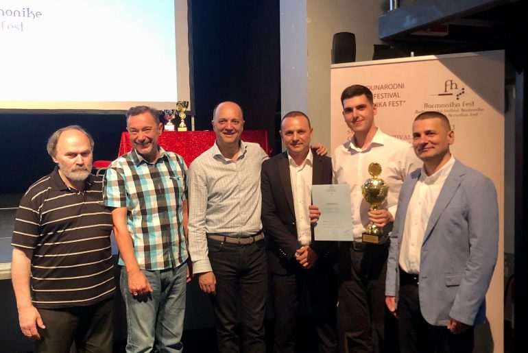 Победа студента хармонике Вељка Милојковића на такмичењу у Црној Гори