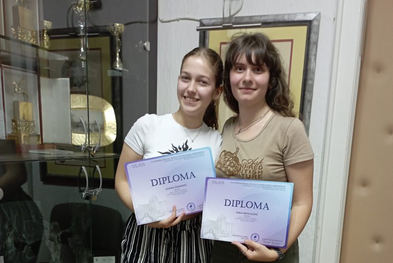 Награђене студенткиње Сања Михаиловић и Јована Живановић на X Међународном клавирском такмичењу УЉУС Смедерево