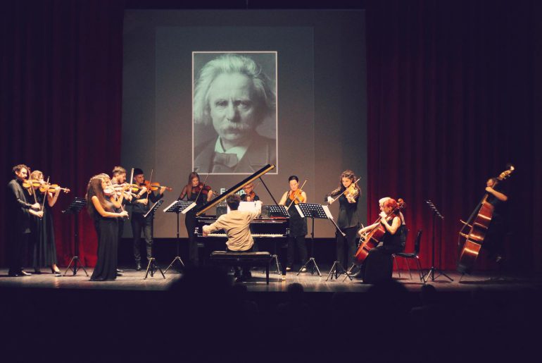 Стеван Спалевић наступио као солиста и диригент са Фестивалским оркестром “BLISS”