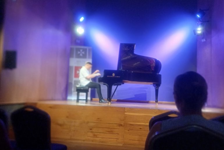 Друга награда Борису Пећанцу на Међународном пијанистичком такмичењу на Малти